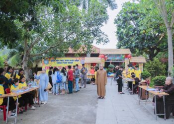 Khóa tu mùa hè “Gieo hạt từ bi lần thứ 4” tại Chùa Pháp Minh ngày thứ 1