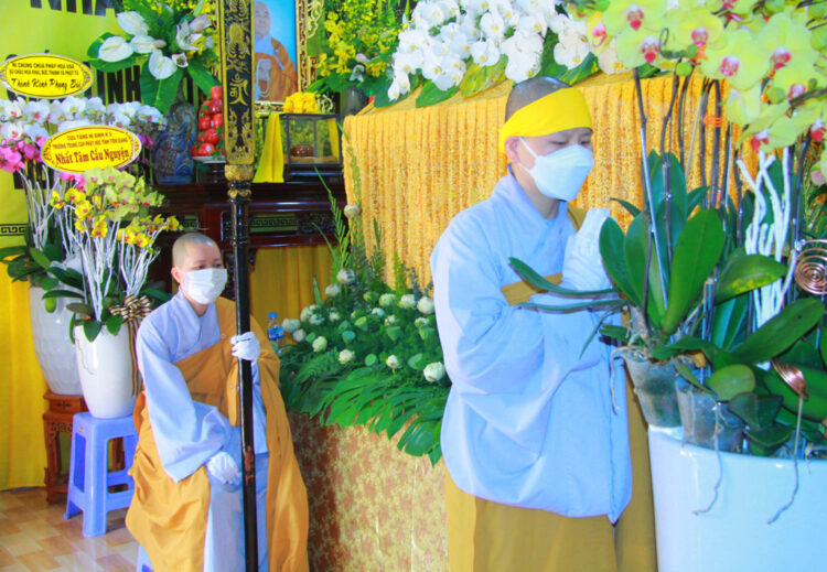 Ban Trị sự GHPGVN tỉnh Long An & các Ban Trị sự huyện, thành phố các tự viện viếng Lễ tang Ni trưởng Thích nữ Viên Đức