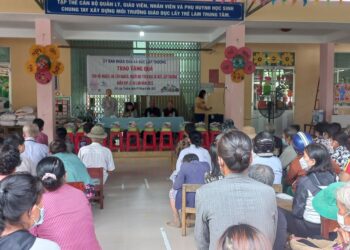 Đức Hòa: Phật giáo huyện trao tặng 250 phần quà tại xã Đức Lập Thượng