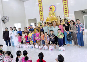 Vĩnh Hưng: Chi Hội Chữ Thập Đỏ Đức Nhân Tâm Tp.HCM phát quà Trung Thu