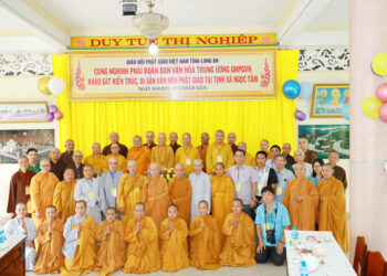 Ban Trị sự GHPGVN tỉnh Long An đón tiếp phái đoàn Ban Văn hóa Trung ương đến khảo sát chùa.