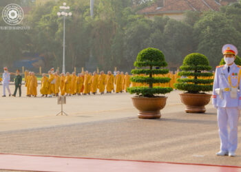 Đại biểu Đại hội IX Giáo hội Phật giáo Việt Nam viếng lăng Chủ tịch Hồ Chí Minh