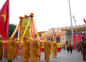 Hà Nội: Lễ cung nghinh chư Tôn đức Giáo phẩm từ chùa Quán Sứ quang lâm ra Hội trường Cung Văn hóa Lao động Hữu nghị Việt – Xô