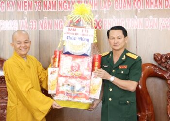 Giáo hội Phật giáo tỉnh Long An thăm chúc mừng ngày thành lập Quân đội Nhân dân Việt Nam