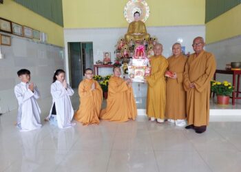 Vĩnh Hưng: Ban Trị sự GHPGVN tỉnh Long An thăm và chúc tết đạo tràng Ngọc Hưng