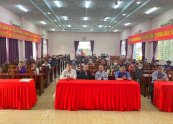 Đức Hòa: Điểm sinh hoạt tôn giáo tập trung Linh Thứu tặng quà tết tại thị trấn Hậu Nghĩa và xã Tân Phú.