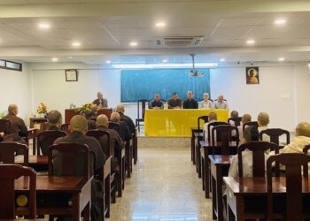 Ban Chủ nhiệm lớp Sơ cấp Phật học Long An sinh hoạt buổi đầu tiên với Tăng Ni khóa VIII