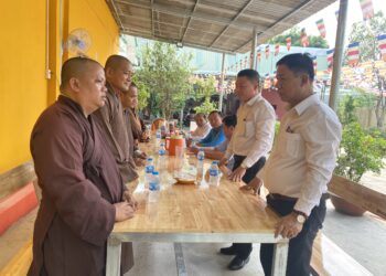 Đức Hòa: Lãnh đạo huyện thăm và hỗ trợ tu sửa chùa Long Nguyên, xã Đức Lập Hạ.