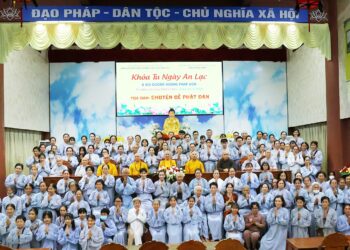 Khóa tu ngày an lạc và bồi dưỡng Hoằng pháp viên nhân mùa Phật đản năm 2023 tại tỉnh Long An