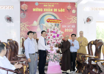 TỈNH ỦY HĐND-UBND-UBMTTQVN TỈNH LONG AN Thăm và Chúc mừng Lễ Phật Đản đến BTSPGVN huyện Thủ Thừa