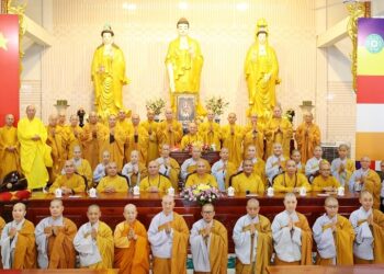 Hòa thượng Thích Minh Thiện đến thăm và khai pháp 10 Trường Hạ trong tỉnh Long An