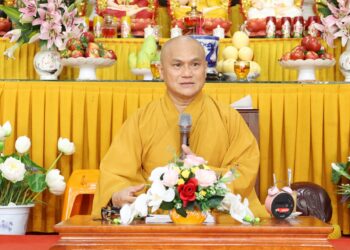 Thượng tọa Thích Lệ Thông thuyết giảng tại đạo tràng chùa Ân Thọ