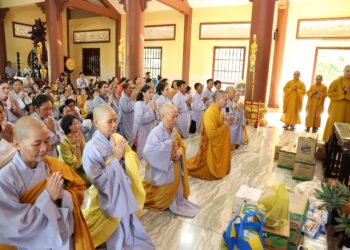 Phật giáo huyện Thạnh Hoá cúng dường 12 Trường Hạ trong tỉnh Long An