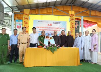 Lễ ký kết về an toàn giao thông giữa Giáo hội Phật giáo huyện và Công an huyện Thạnh Hoá