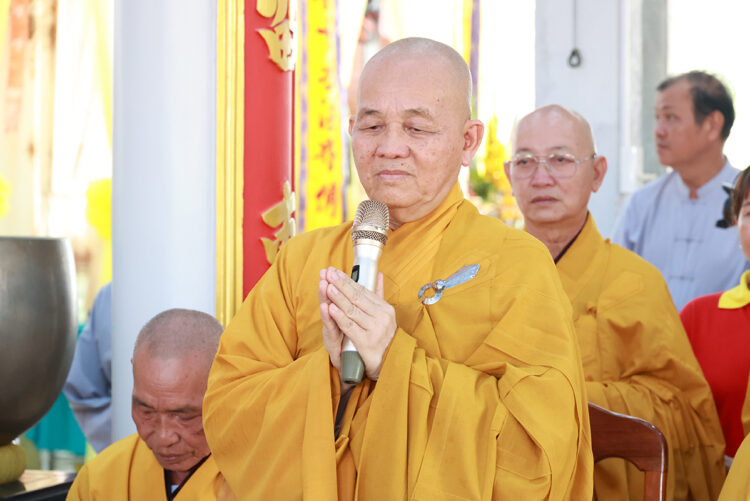 Chùa Phước Long trang nghiêm lễ Tạ ơn Tam Bảo & Lễ Cài Hoa Hồng tưởng nhớ tứ ân