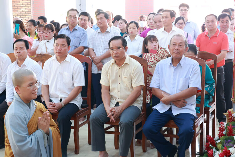 Chùa Phước Long trang nghiêm lễ Tạ ơn Tam Bảo & Lễ Cài Hoa Hồng tưởng nhớ tứ ân