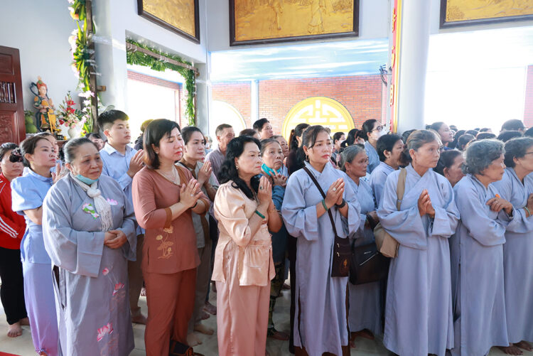 Chùa Phước Long trang nghiêm lễ Tạ ơn Tam Bảo & Lễ Cài Hoa Hồng tưởng nhớ tứ ân