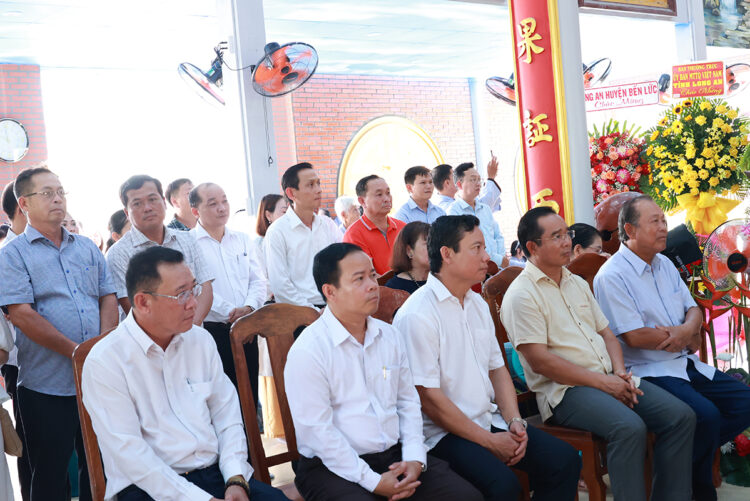 Chùa Phước Long trang nghiêm lễ Tạ ơn Tam Bảo & Lễ Cài Hoa Hồng tưởng nhớ tứ ân