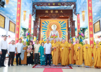 Chùa Phước Long trang nghiêm lễ Tạ ơn Tam Bảo & Lễ Cài Hoa Hồng tưởng nhớ tứ ân