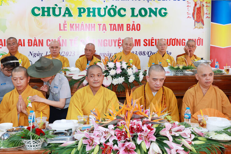 Chùa Phước Long trang nghiêm lễ Tạ ơn Tam Bảo & Lễ Cài Hoa Hồng tưởng nhớ tứ ân
