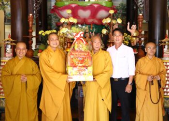 Phật giáo huyện Đức Hòa chúc tết các tự viện vùng thượng.