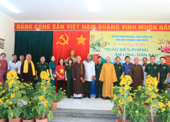 Phật giáo tỉnh Long An phối hợp với Bộ chỉ huy Quân sự tỉnh thăm chúc tết đội biên phòng và phát quàm khám bệnh cho bà con biên giới.
