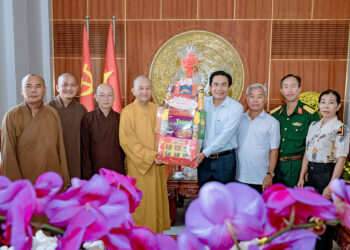 Ban Trị sự Giáo hội Phật giáo tỉnh Long An và huyện Đức Huệ chúc tết các cơ quan ban ngành huyện.