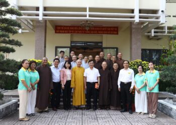 Đức Hòa: Phật giáo tỉnh Long An và huyện Đức Hòa chúc tết chính quyền huyện Đức Hòa.