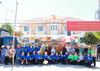 Phật giáo huyện Đức Hòa tiếp tục đồng hành cùng vùng hạn mặn tỉnh Long An