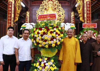 Đức Hòa: Lãnh đạo tỉnh chúc mừng Đại lễ Phật đản Phật giáo huyện và chùa Pháp Minh.