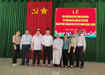 Châu Thành: Trao học bổng cho sinh viên, học sinh nghèo hiếu học
