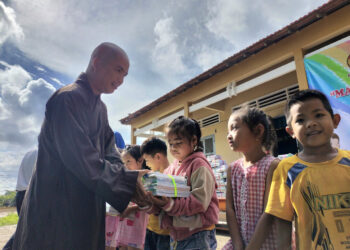 Đạo Tràng Thiên Phước thực hiện chương trình “ Mang Ước Mơ Tới Trường”