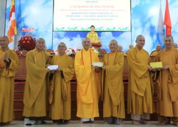 Phật giáo tỉnh Long An đón tiếp Phái đoàn Ban Hoằng pháp, Ban Kinh tế – Tài chính T.Ư thăm cúng dường trường hạ