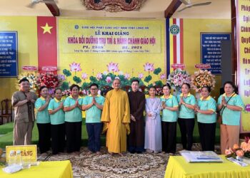 Đức Hoà: Ban Phụng sự Chùa Pháp Minh cúng dường trai phạn đến các trú xứ an cư kiết hạ