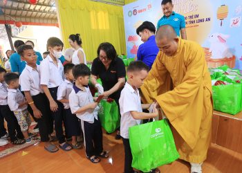 Đức Hòa:  Chùa Pháp Minh Tổ chức chương trình “Trung Thu Mơ Ước” cho trẻ em có hoàn cảnh khó khăn
