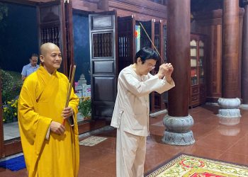 Đức Hòa: Nguyên Chủ tịch nước Trương Tấn Sang và phu nhân dâng hương đầu xuân Ất Tỵ tại chùa Pháp Minh