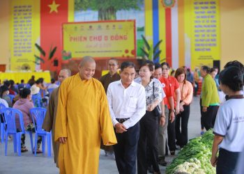 Đức Hòa: Phiên chợ 0 đồng tại chùa Pháp Minh, xã Mỹ Hạnh Nam