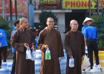 Đức Hòa: Các tự viện tiếp sức cho người dân về quê đón Tết Ất Tỵ 2025