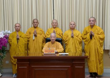 Ban Tổ chức Đại giới đàn Đạt Pháp đảnh lễ cung thỉnh Đức Pháp chủ chứng minh và quang lâm giới trường.