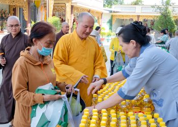 Cần Đước: Ban Trị sự tổ chức phiên chợ 0 đồng – đón mừng đại lễ Phật đản.