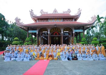 Xã Cần Giuộc: Trường hạ chùa Tôn Vân đón phái đoàn Phân ban Ni giới Trung ương thăm và cúng dường các hạ trường khu vực Tây Nam Bộ