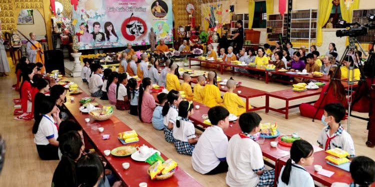 Đức Hòa: Đạo tràng Cát Tường tổ chức khóa tu Thiền trà – Pháp đàm chủ đề “Làm Con Phải Hiếu” nhân dịp Quốc khánh và Vu lan Báo hiếu