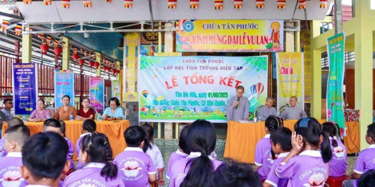 Hậu Nghĩa: Lễ tổng kết lớp học Hiếu Tâm mùa hè 2025 tại chùa Tân Phước