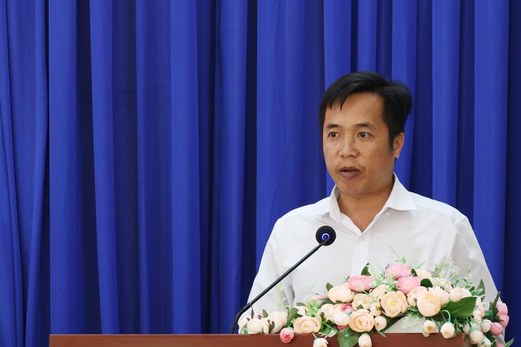 Ban điều hành hệ thống chùa Núi Bà Tây Ninh trao tặng 100 phần quà cho bà con xã Tân Long