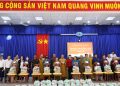 Ban điều hành hệ thống chùa Núi Bà Tây Ninh trao tặng 100 phần quà cho bà con xã Tân Long