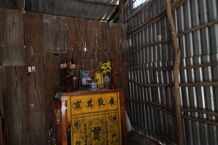 Ban điều hành hệ thống chùa Núi Bà Tây Ninh trao tặng 100 phần quà cho bà con xã Tân Long