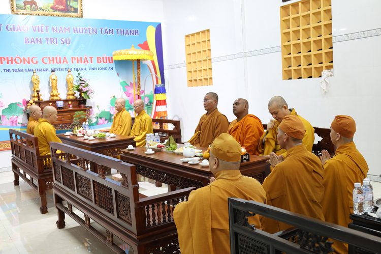 Đoàn Ban Thường trực BTS GHPGVN tỉnh Tây Ninh viếng Lễ tang Thượng tọa Thích Giác Hải.