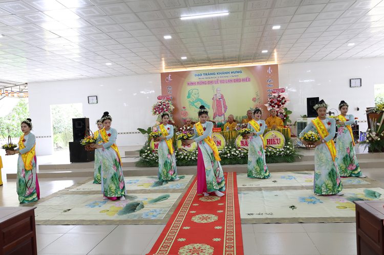 Vĩnh Hưng: Đạo tràng Khánh Hưng trang nghiêm tổ chức Đại lễ Vu Lan Báo Hiếu PL.2569 – DL. 2025