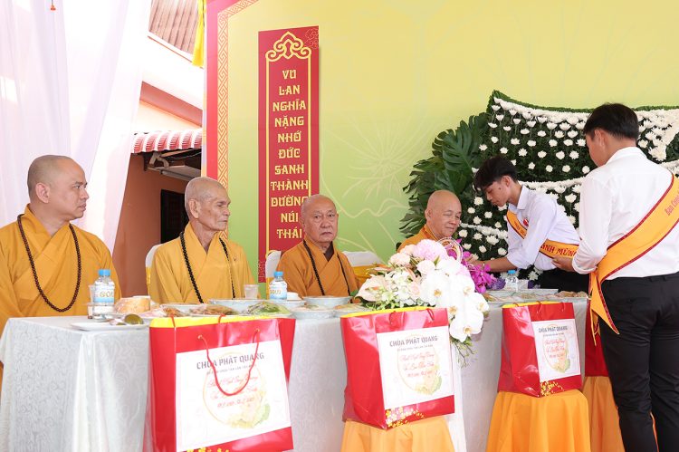  Chùa Phật Quang, xã Tân Lân trang nghiêm Đại Lễ Vu Lan Thắng Hội ( Pl 2569 – Dl 2025)