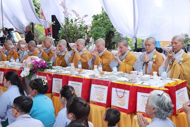  Chùa Phật Quang, xã Tân Lân trang nghiêm Đại Lễ Vu Lan Thắng Hội ( Pl 2569 – Dl 2025)